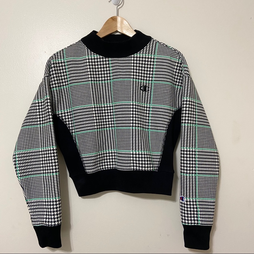 Champion Mock Neck Cropped Sweatshirt size: Small